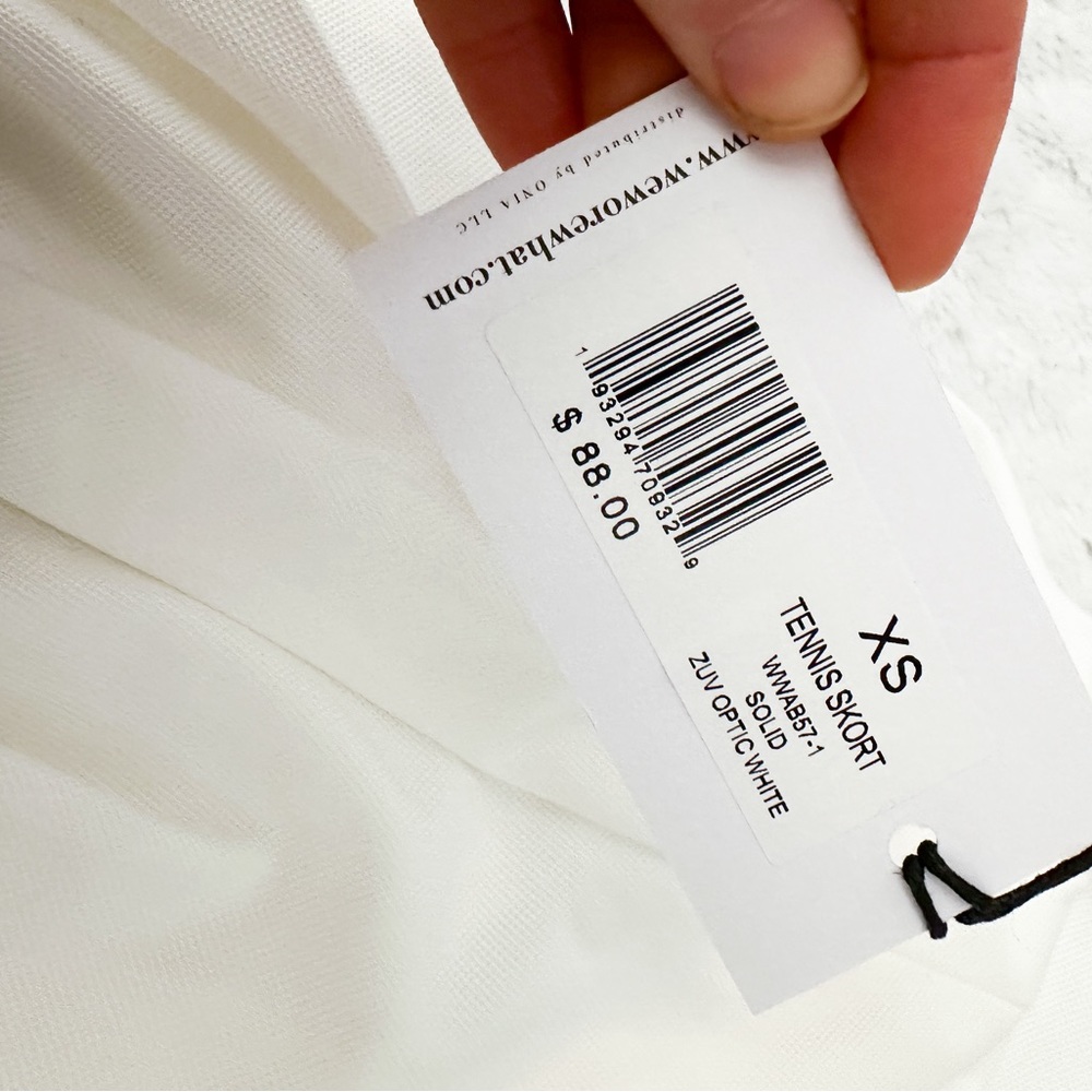 NWT- WEWOREWHAT Pleated High-Rise Stretch-Woven Tennis Skort -
Optic White - Picture 9 of 13
